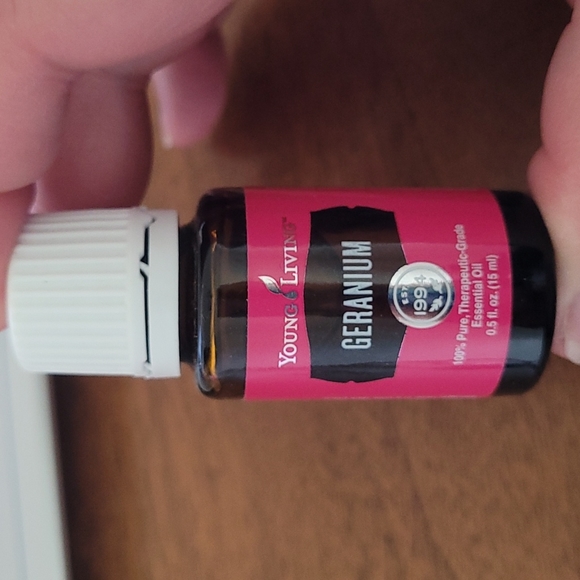 Young Living Geranium oil 15ml - Picture 1 of 1